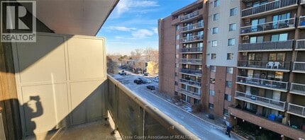 Building Photo - 3900 Wyandotte St E