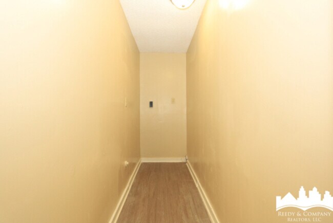 Building Photo - 3682 Royal Wood Dr