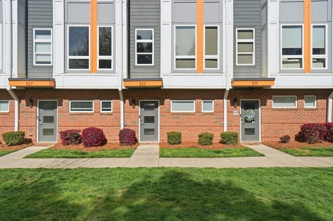 Building Photo - Experience Elevated Urban Living in the Heart of South End