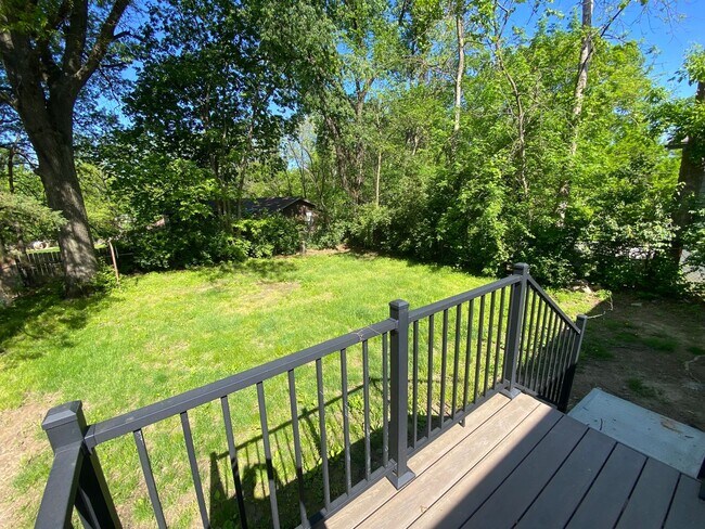 Foto del edificio - Convenient 2BR Rental Near Amenities: Your...