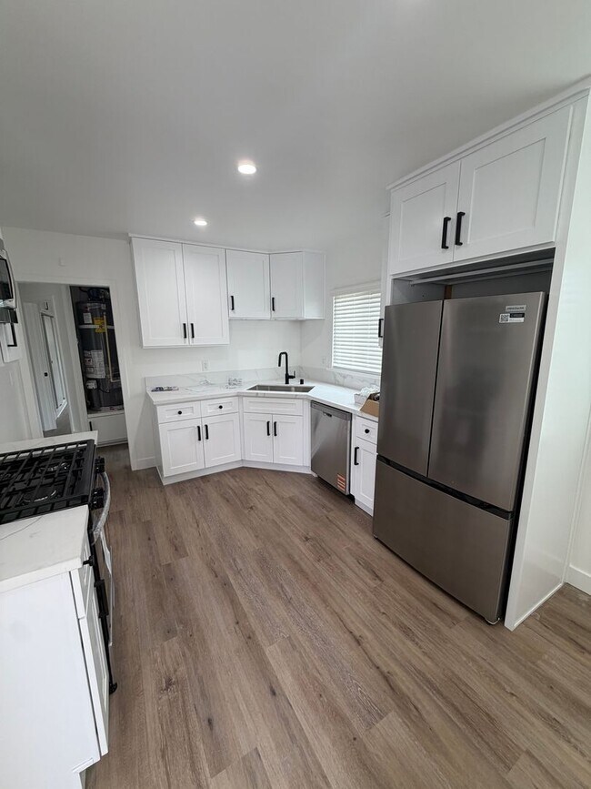 Building Photo - 4913 Cahuenga Blvd