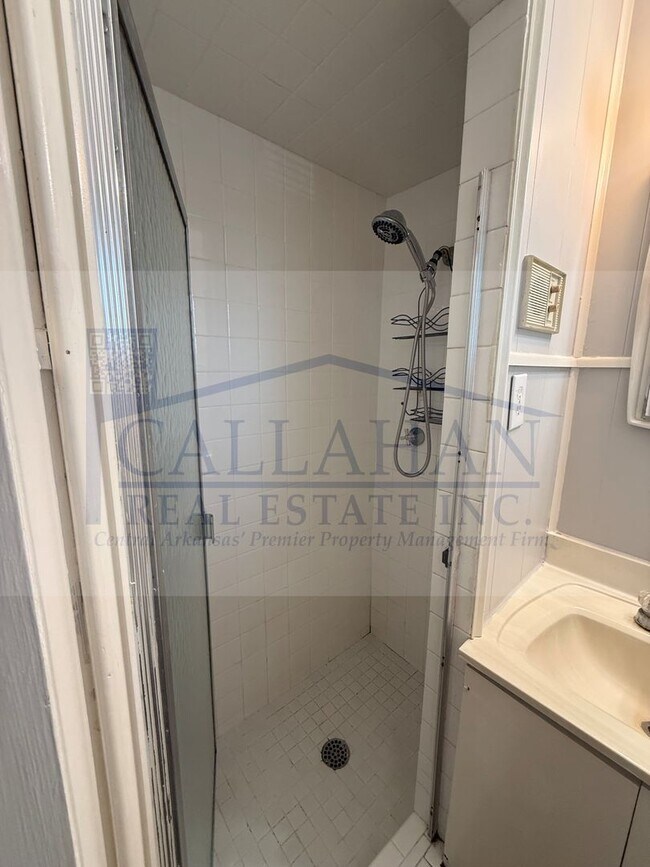 Foto del edificio - 4417 Hazelwood Rd