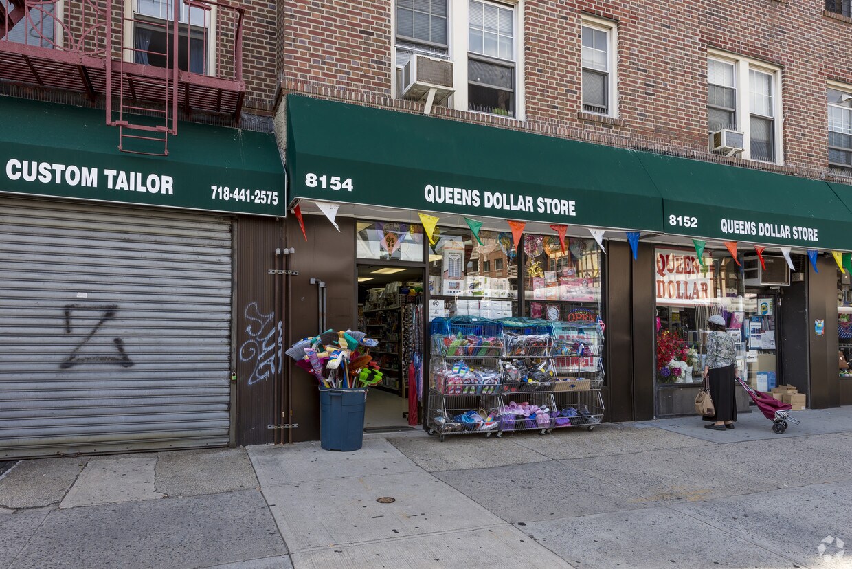 Foto del edificio - 8154 Lefferts Blvd