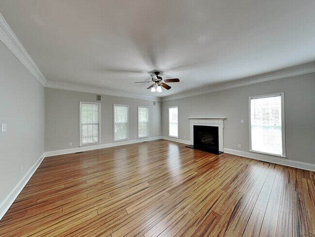 Foto del edificio - 1916 Sycamore Creek Ct