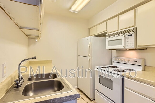 Building Photo - 501 W 26th St