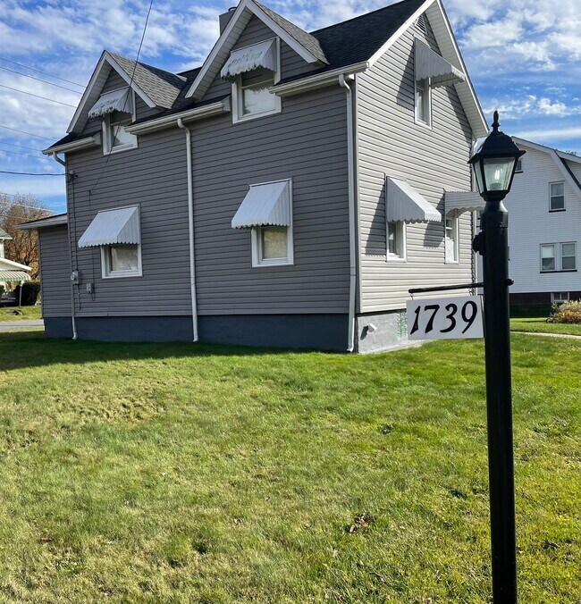 Foto del edificio - 1739 Ohio Ave NE
