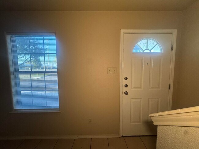 Foto del edificio - 2801 S Bartlett Ave