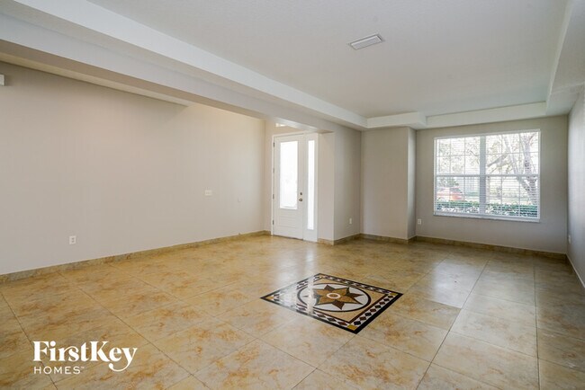 Foto del edificio - 2527 Peekskill Rd