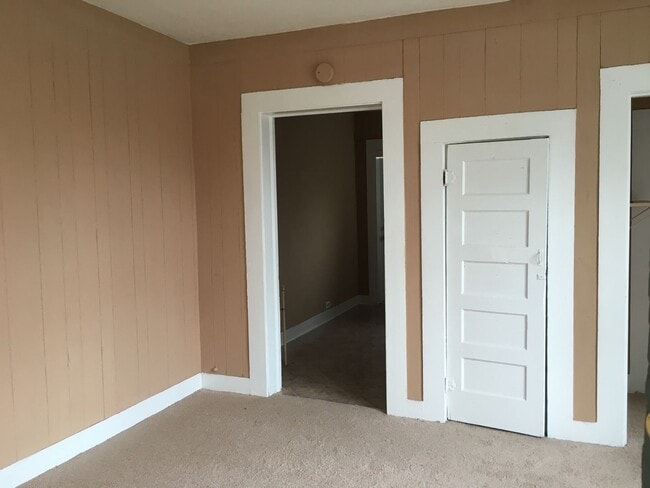 Building Photo - 111 S Olive St