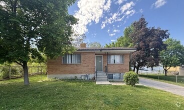 Building Photo - 80 400 S