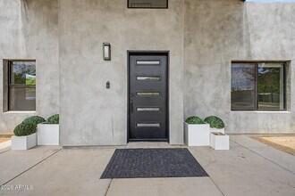Building Photo - 2312 E Curnow Dr