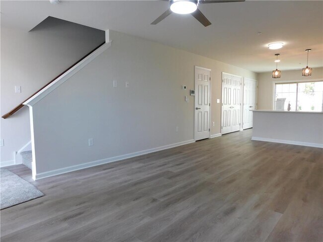 Building Photo - 328 E Frankford St