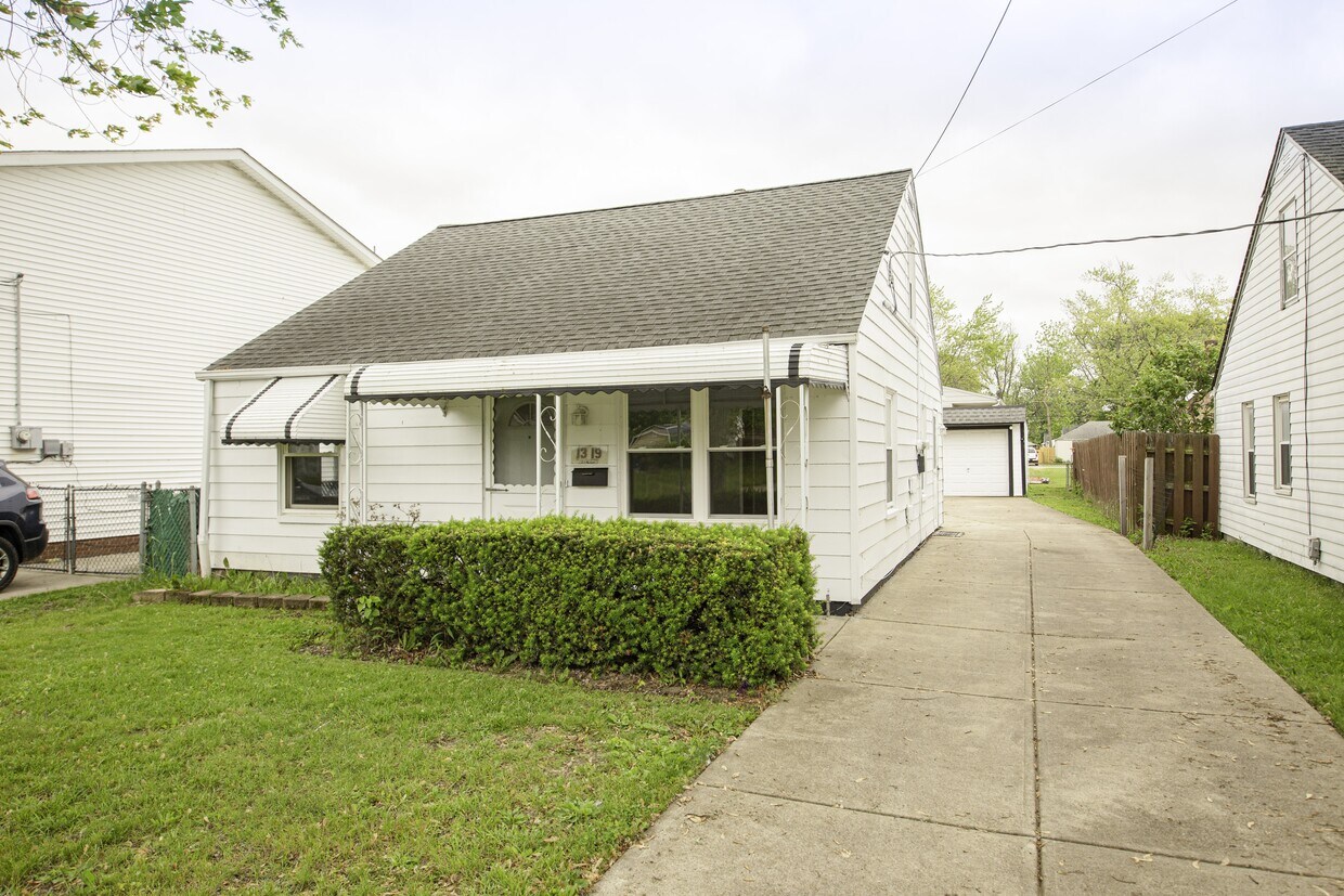 Foto principal - 1319 E 345th St