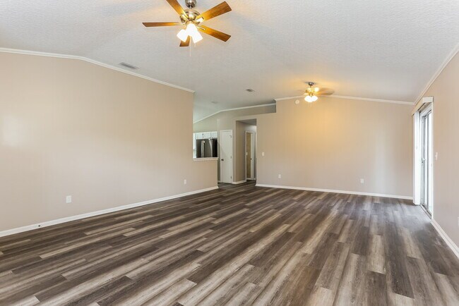 Foto del edificio - 3030 Caroline Crest Dr E