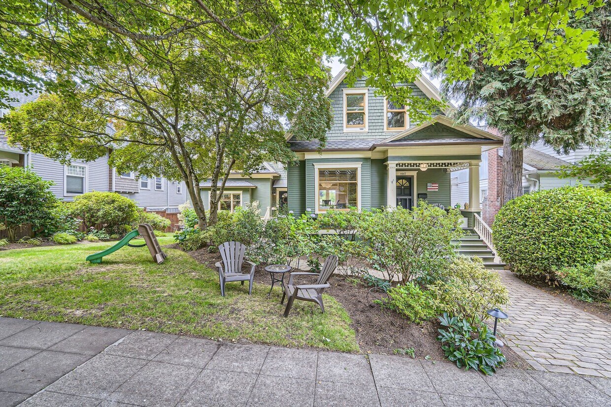 Primary Photo - Queen Anne Home