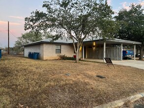 Building Photo - 821 Nancy Ln