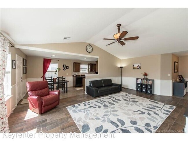 Building Photo - 3 br, 2 bath House - 14718 E 109th St N