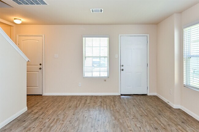 Foto del edificio - 12707 Veterans Ranch Rd