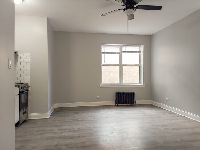 Building Photo - 4756 N Maplewood Ave