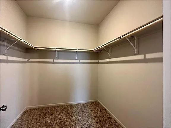 Building Photo - "Charming 4-Bedroom Oasis with 2 Baths & 1800 Sq Ft in Gardner, KS"