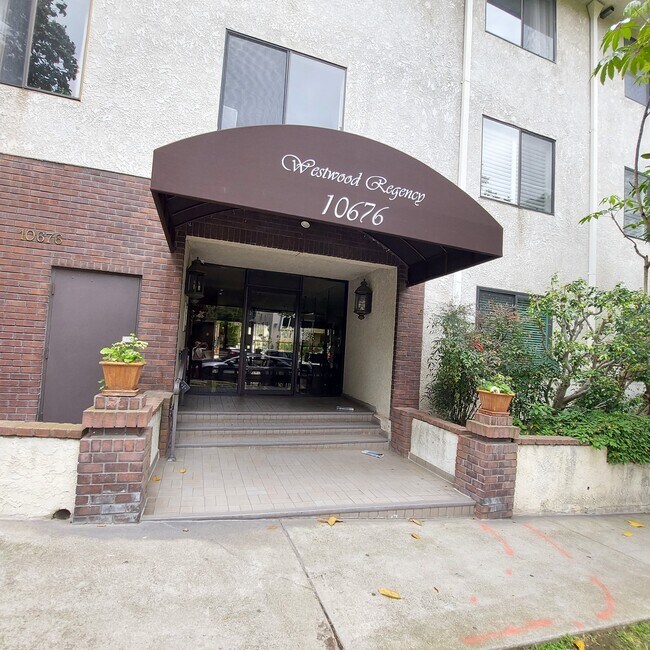Foto del edificio - 10676 Wilkins Ave