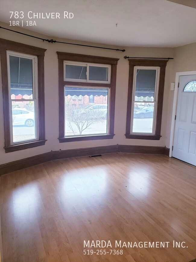 Building Photo - SPACIOUS 1+ BED/1BATH MAIN FLOOR UNIT IN W...
