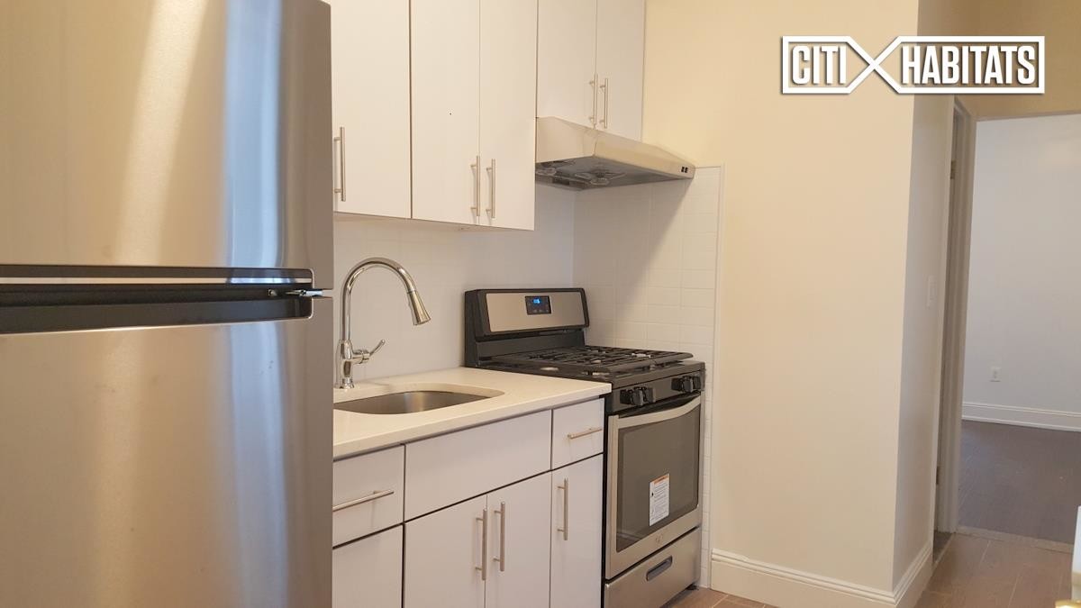 Foto principal - 3223 48th St