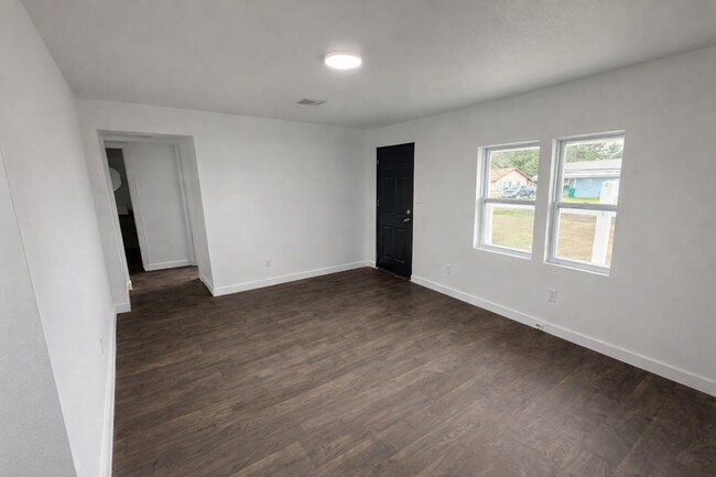 Foto del edificio - 1205 S Georgia St