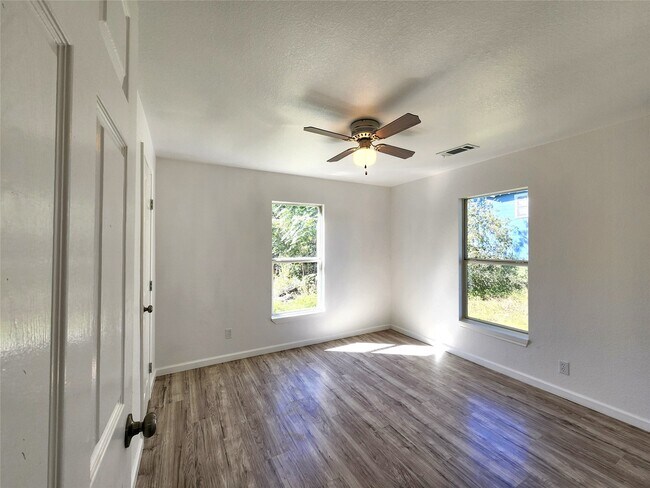 Foto del edificio - 2706 Berry St