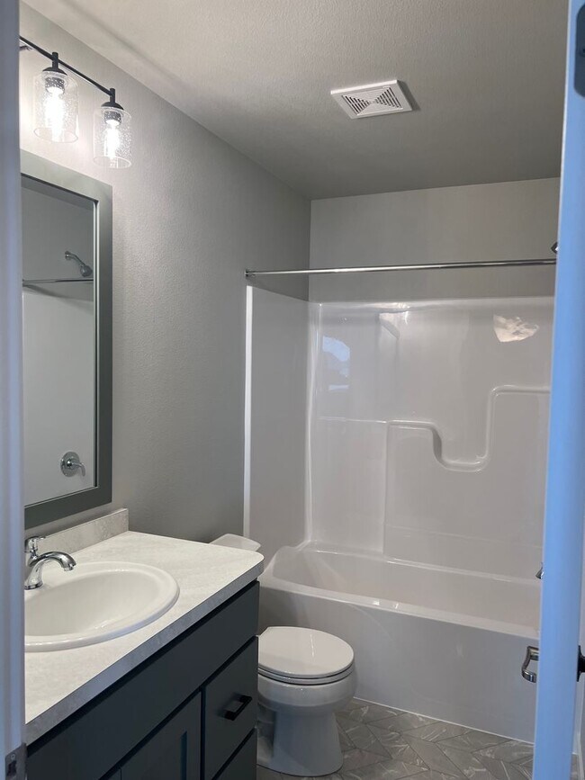 Foto del edificio - New 4 Bedroom/3 Bathroom House
