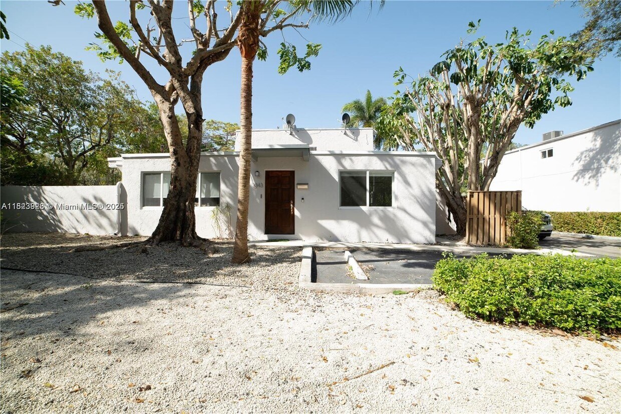 Foto principal - 3343 Franklin Ave