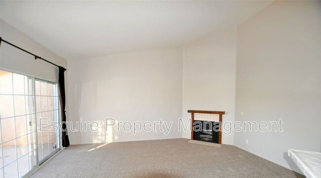 Building Photo - 2075 Blackberry Cir