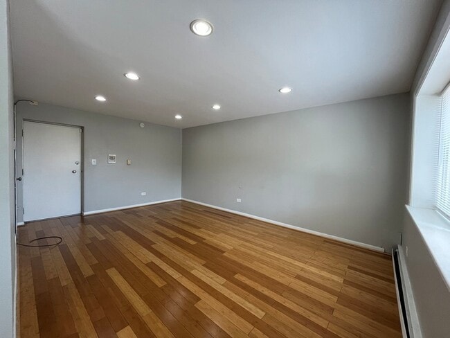 Building Photo - 8018 S Hoyne Ave