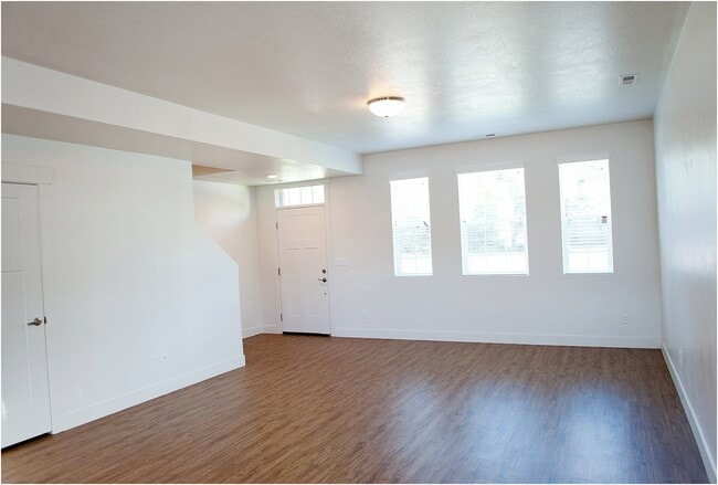 Photo - 422 W 200 N Townhome