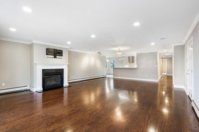 Building Photo - 14A Riverview Cir