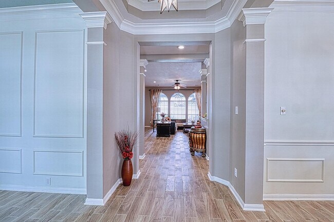 Foto del edificio - 2123 Meadow Park Cir