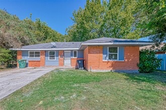 Building Photo - 10613 Buffum St
