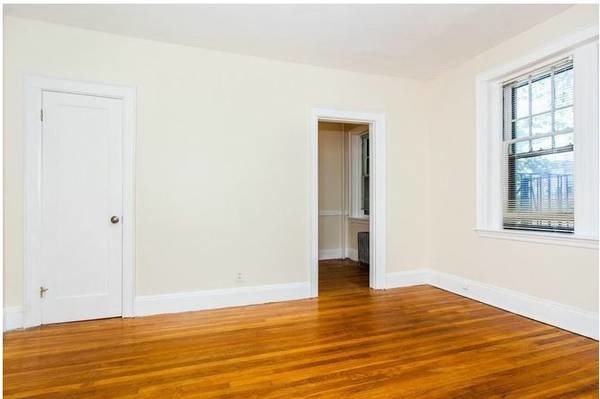 Foto del edificio - 247 Chestnut Hill Ave