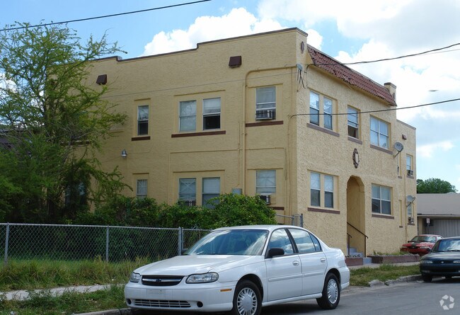 Building Photo - 504 NW 12th Ave