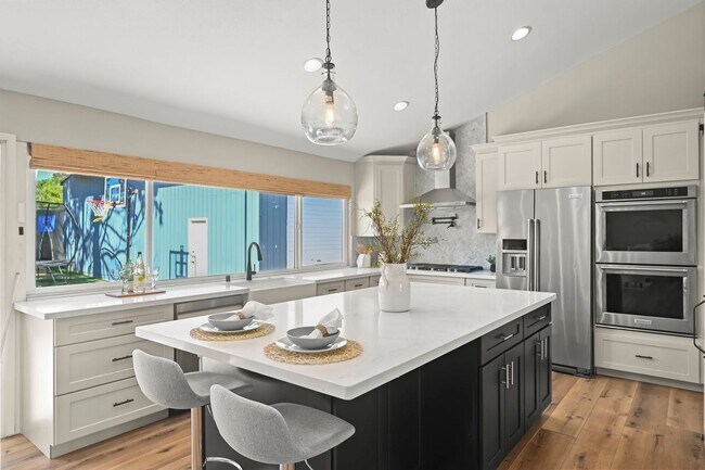 Foto del edificio - Lease this Elegant 4-Bedroom Danville Home...