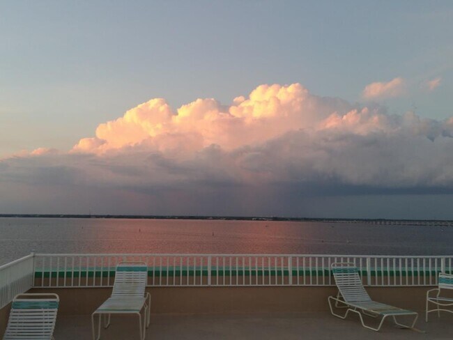 Foto del edificio - 1500 Park Beach Cir