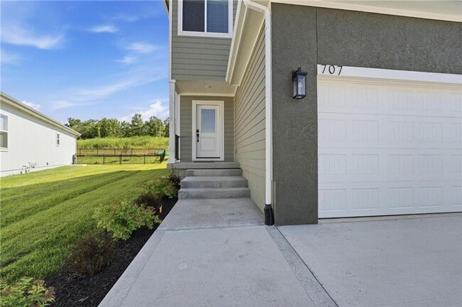 Building Photo - 707 Glenn Cir