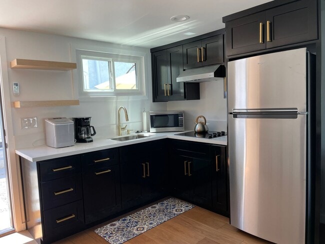Building Photo - 1 Bedroom Condo in Los Angeles