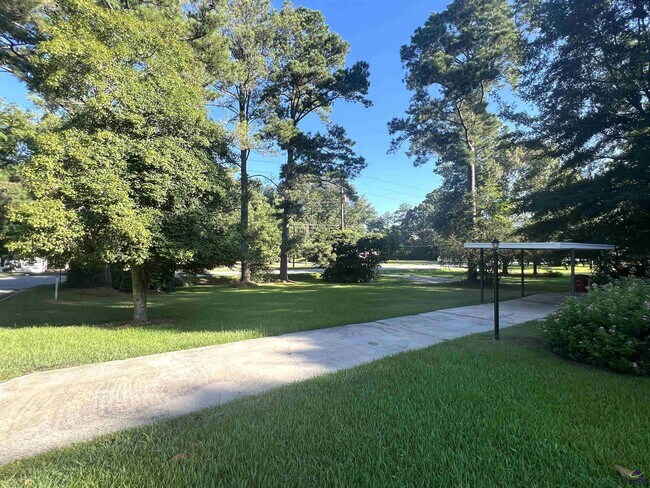 Building Photo - 4693 Twin Oak Dr