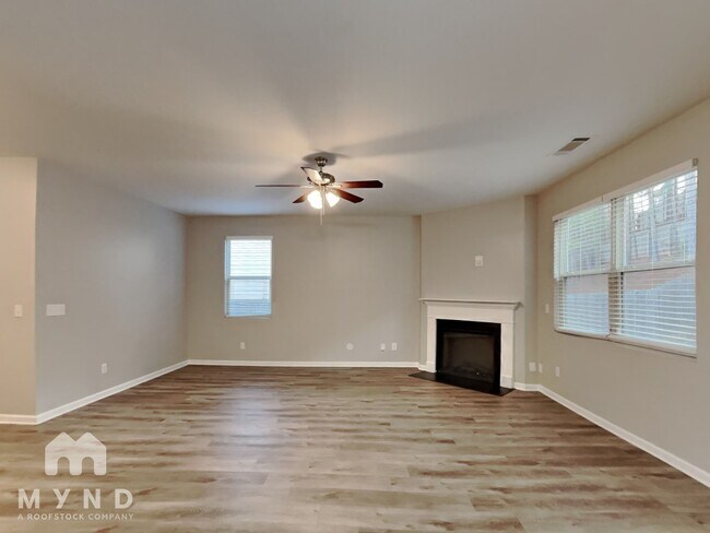 Building Photo - 828 Lake Chase