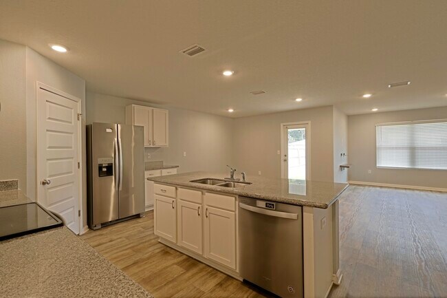 Foto del edificio - 5747 Guinevere Ln