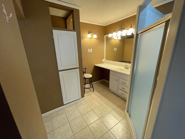 Building Photo - 1212 Fox Run Dr