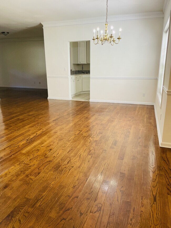Foto del edificio - 8845 Fairview Bluff