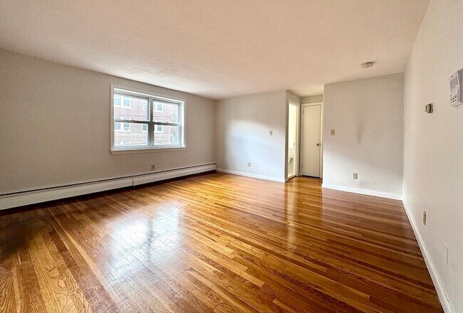 Building Photo - 10 Vinal St