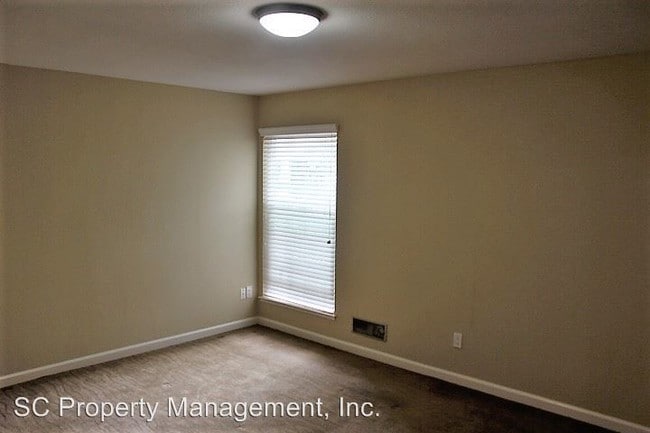 Building Photo - 227 Elm St